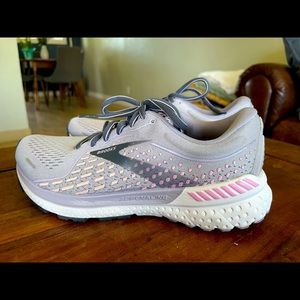 Brooks Adrenaline 21 Women’s Size 8